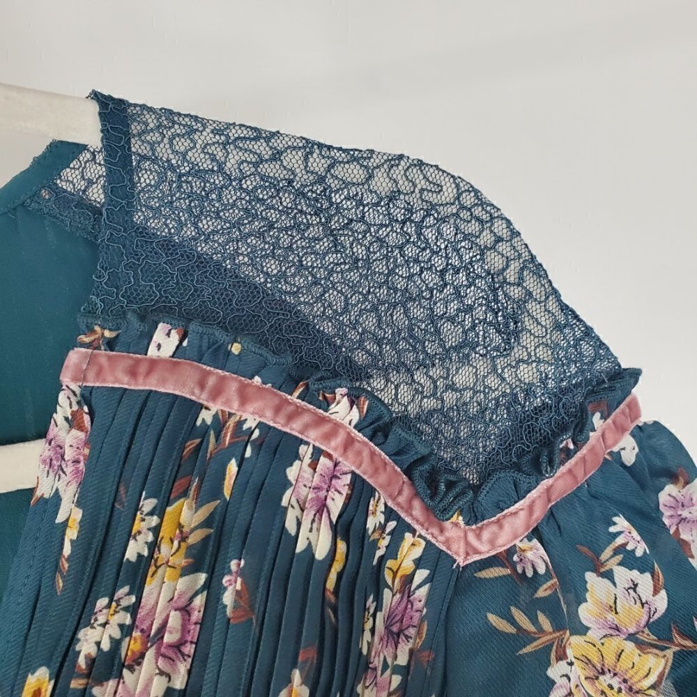 Nwt Chelsea28 Green Branching Lilies Flutter Sleeve Pleated Detail Flora — image 7 of 8